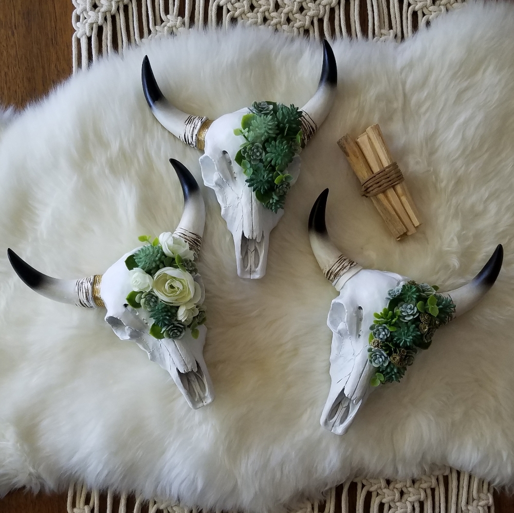 One mini faux buffalo skull wall hanging - Picture 2 of 4